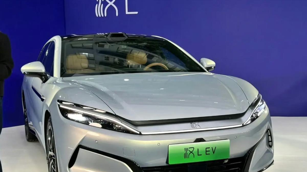 全新比亚迪秦MAX曝光，有点局促，比秦L更贵？