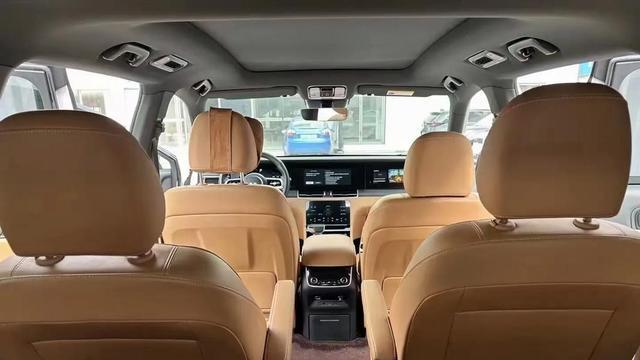 当初不听老婆劝买电车成年度最傻决策？二手价暴跌 63%，谁背锅