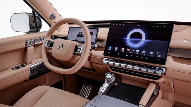 猛士M817亮相粤港澳车展，智野融合重塑豪华电动越野新标杆