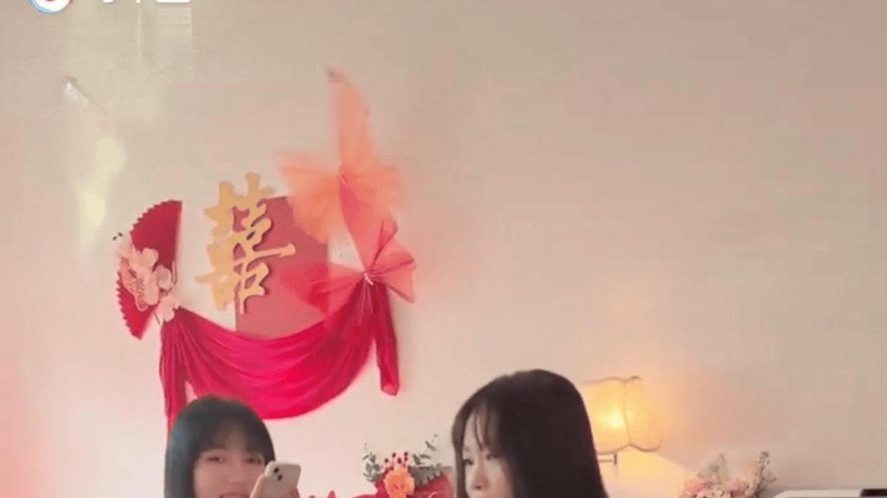 广西伴娘婚礼大跳艳舞，新娘一脸尴尬，网友：太辣眼！