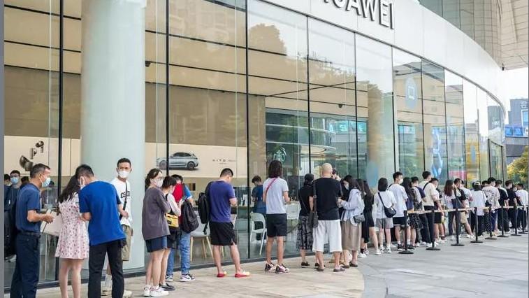 看到华为Mate80盲订数据，我心里咯噔一下。