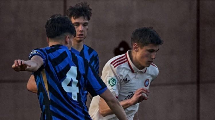 米兰双雄欧冠双双晋级！一队创记录二队碾拜仁，角落谁在沉默？