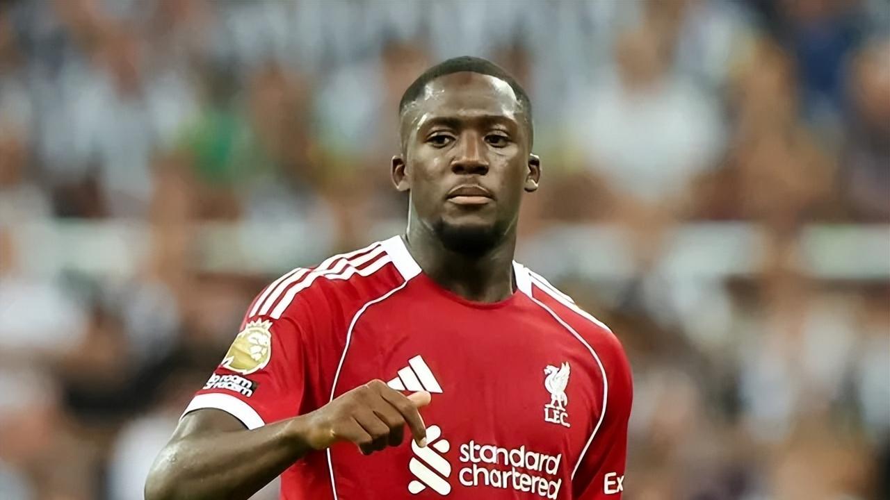 转会1+2：曼联有意冬窗追求三狮新晋国脚 皇马确定明夏两目标