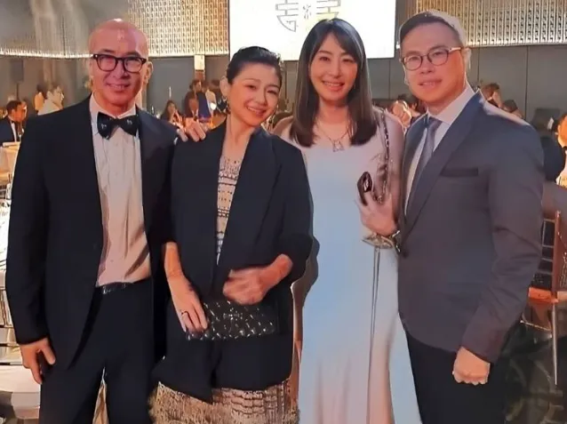 葛斯齐终究没放过S妈！曝光S妈更多谎话内容，原来汪小菲真是被冤枉了！