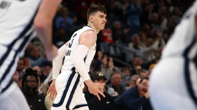 湖人600万捡到宝？42.3%三分神射自诩3D粘合剂，詹皇迎新保镖！