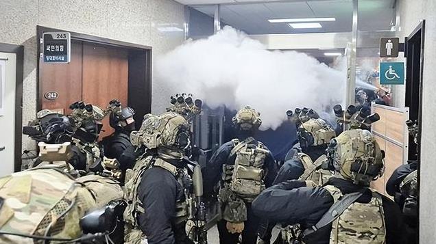 192票通过！尹锡悦迎来结局，韩国新总统浮出水面，文在寅选边站