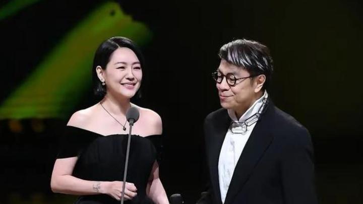 具俊晔参加小S庆功宴，帮S妈捏肩按摩，作为女婿他已经做得很好