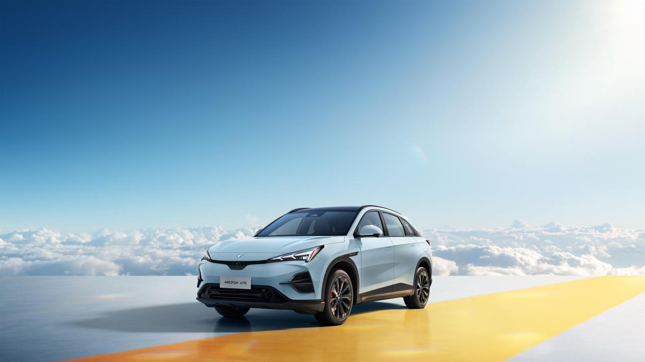 北汽极狐科技与温度共生 极狐阿尔法T5重构纯电全能新生态