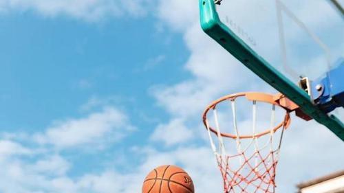 智能鞋垫压力分析，欧洲篮球挑战杯周期，社区篮球积分赛，策应传球精准度提升