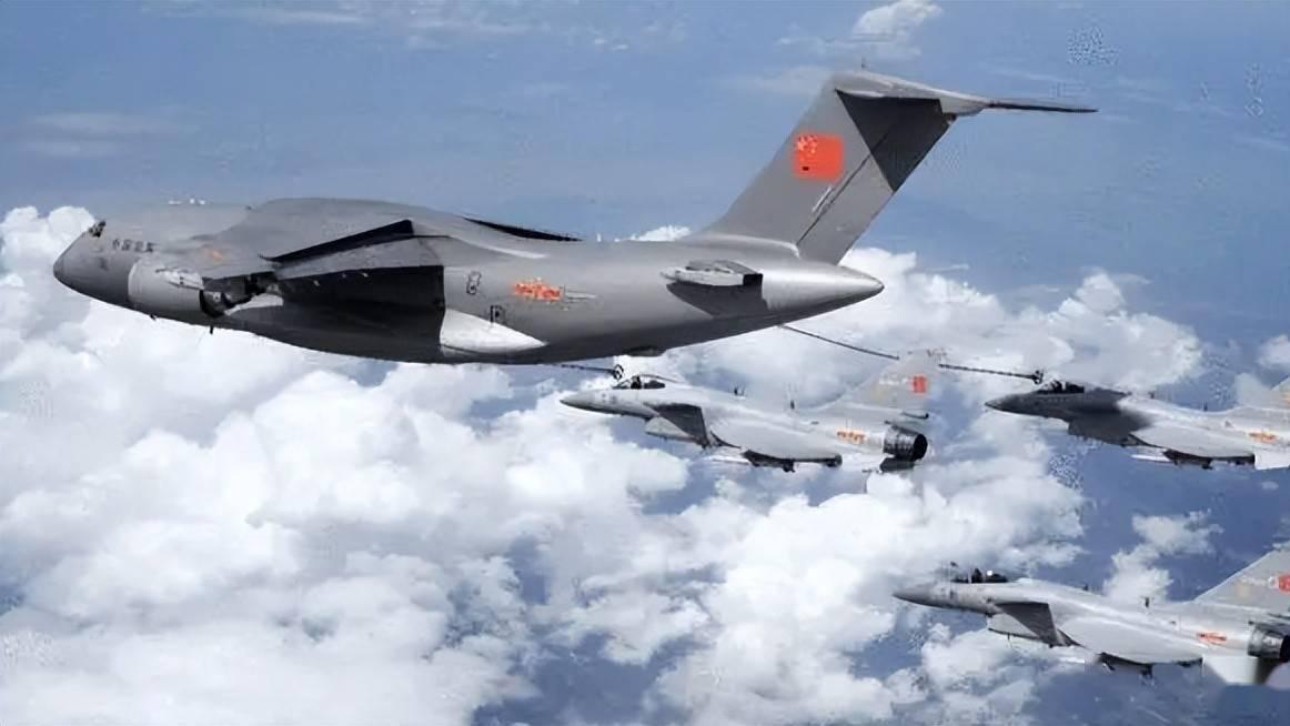 国产大型运输机，航空科技的飞跃，运20加油机震撼亮相