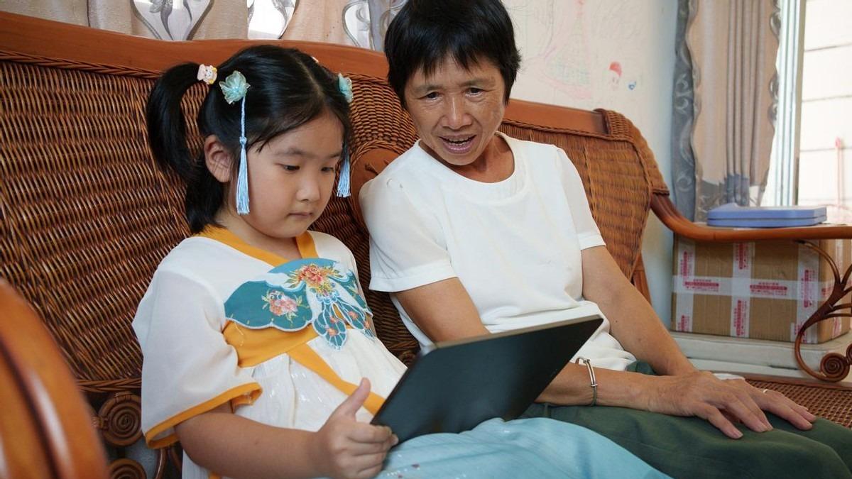 年轻人，如果条件允许，别让姥姥带娃了，三个难处很现实