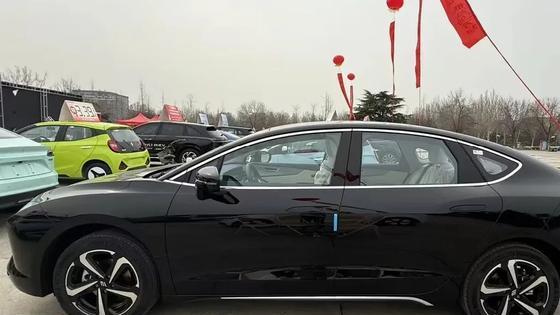 江铃羿驰05：颜值与实力兼具的纯电轿车