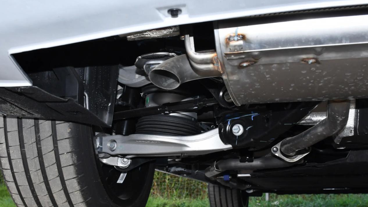 聚焦家庭用户，吉利银河M9正式上市，限时售价17.38万元起