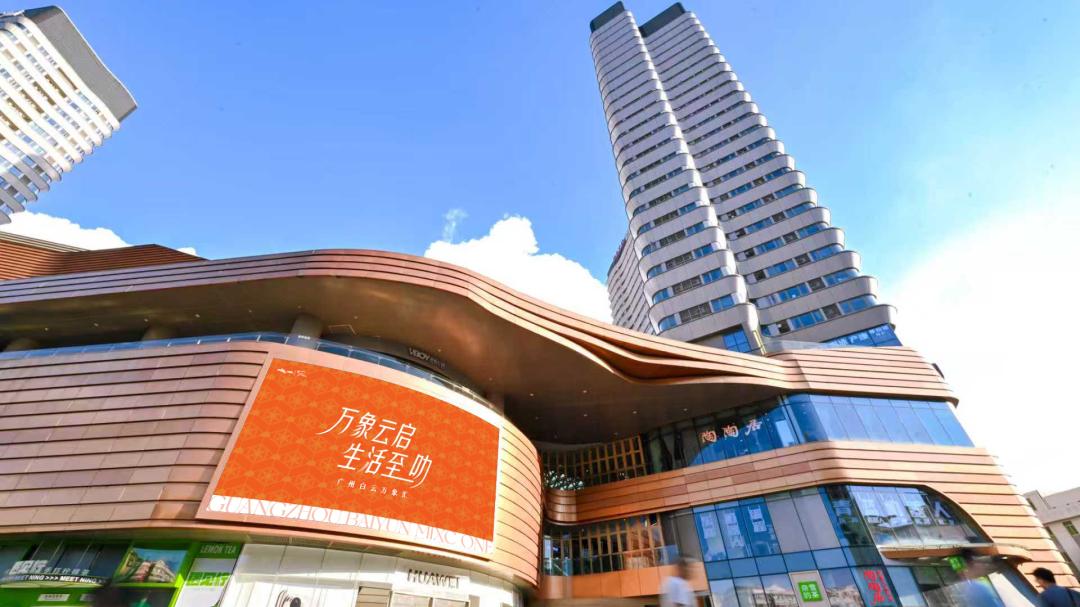 广州白云万象汇来了！在2000㎡沉浸式圣诞小镇里，找回冬日松弛