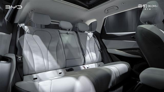 比亚迪海豹06 DM-i旅行版亮相上海车展，混动技术再升级，续航与性能双突破