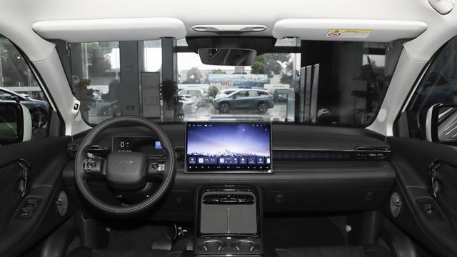 自带冰箱沙发小桌板，全新埃安AIONV，硬派造型SUV