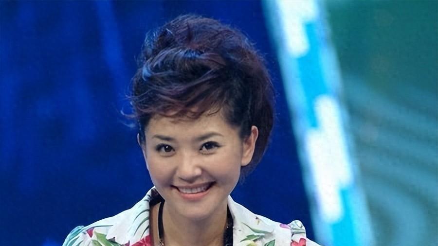 方琼不姓方？28岁闪婚高官，婚后长年分居，如今50岁身材好似少女！