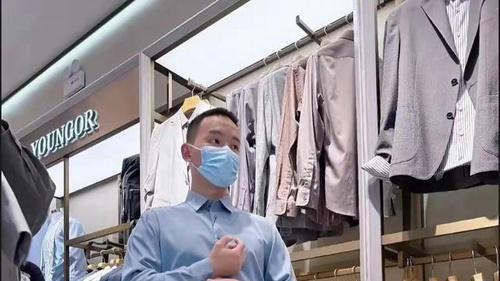 别脑补了！谢浩楠和亲妈早团聚了，认亲宴的衣服都是妈妈给他选的