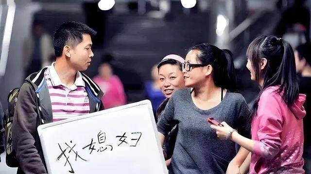 听说中国有“3000万光棍”？七普数据显示，男青年数字是……