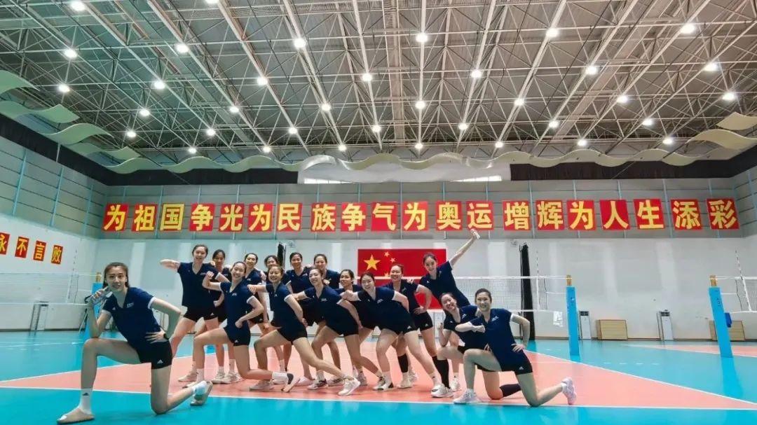 出发！中国女排出征泰国，李盈莹回归，氛围轻松，备战完善！