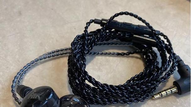 5款有线耳机，带你穿会充满活力的2000年代