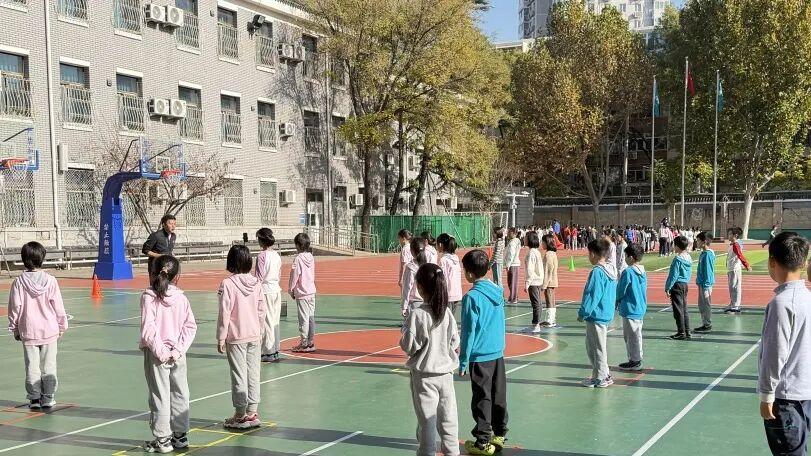 万泉小学“玉兰杯”课堂秀出体育育人“新花样”