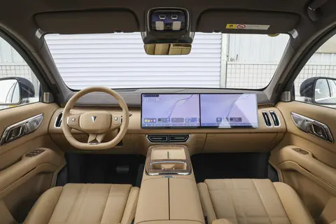 六座大空间，还带空气悬挂，体验深蓝S09