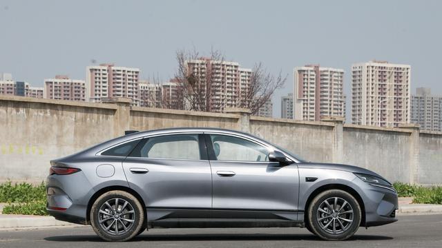 比亚迪全新纯电中型车上市！不足12万起配高阶智驾，续航超540Km