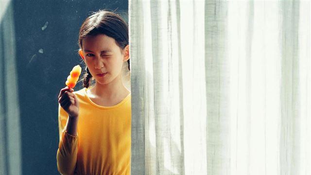 孙莉晒小女儿近照，11岁多妹出落成高挑美女，模样跟爸爸黄磊太像