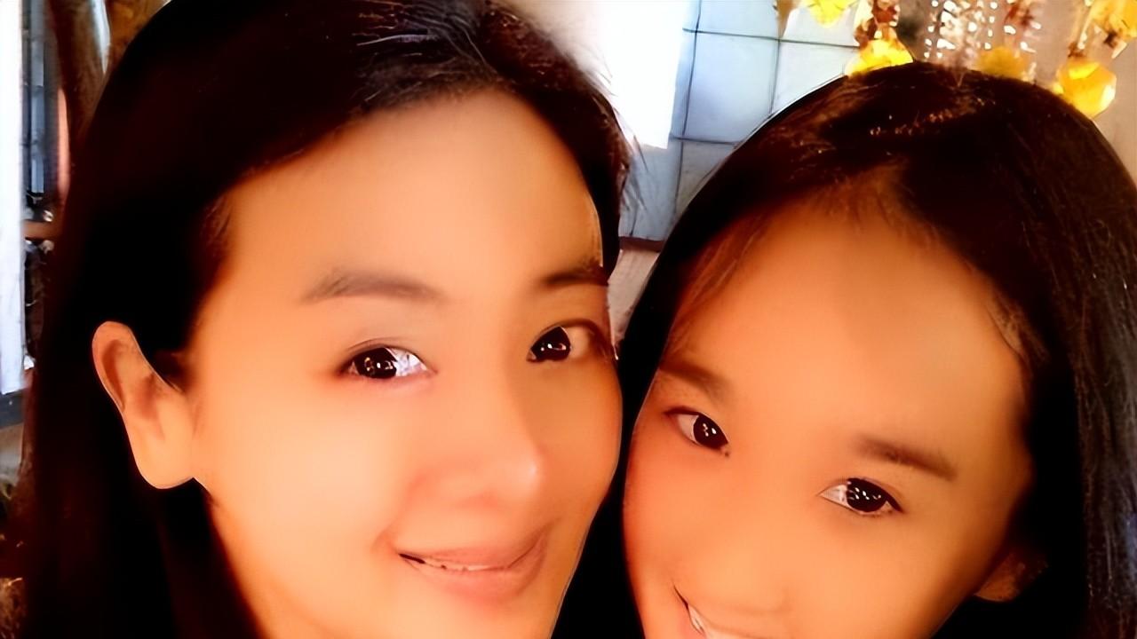 一婚嫁大8岁的老师，二婚嫁小6岁“软饭男”，如今她过的令人羡慕