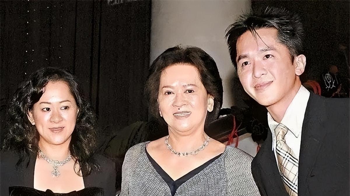 洪金梅：为嫁豪门隐忍27年，无名无分生4胎，丈夫遗嘱：分她1元