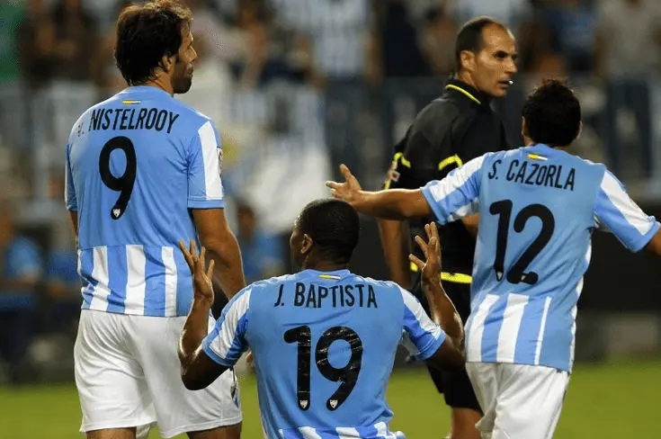 10次手术，医生劝他退役，这位40岁老将如今还在踢球