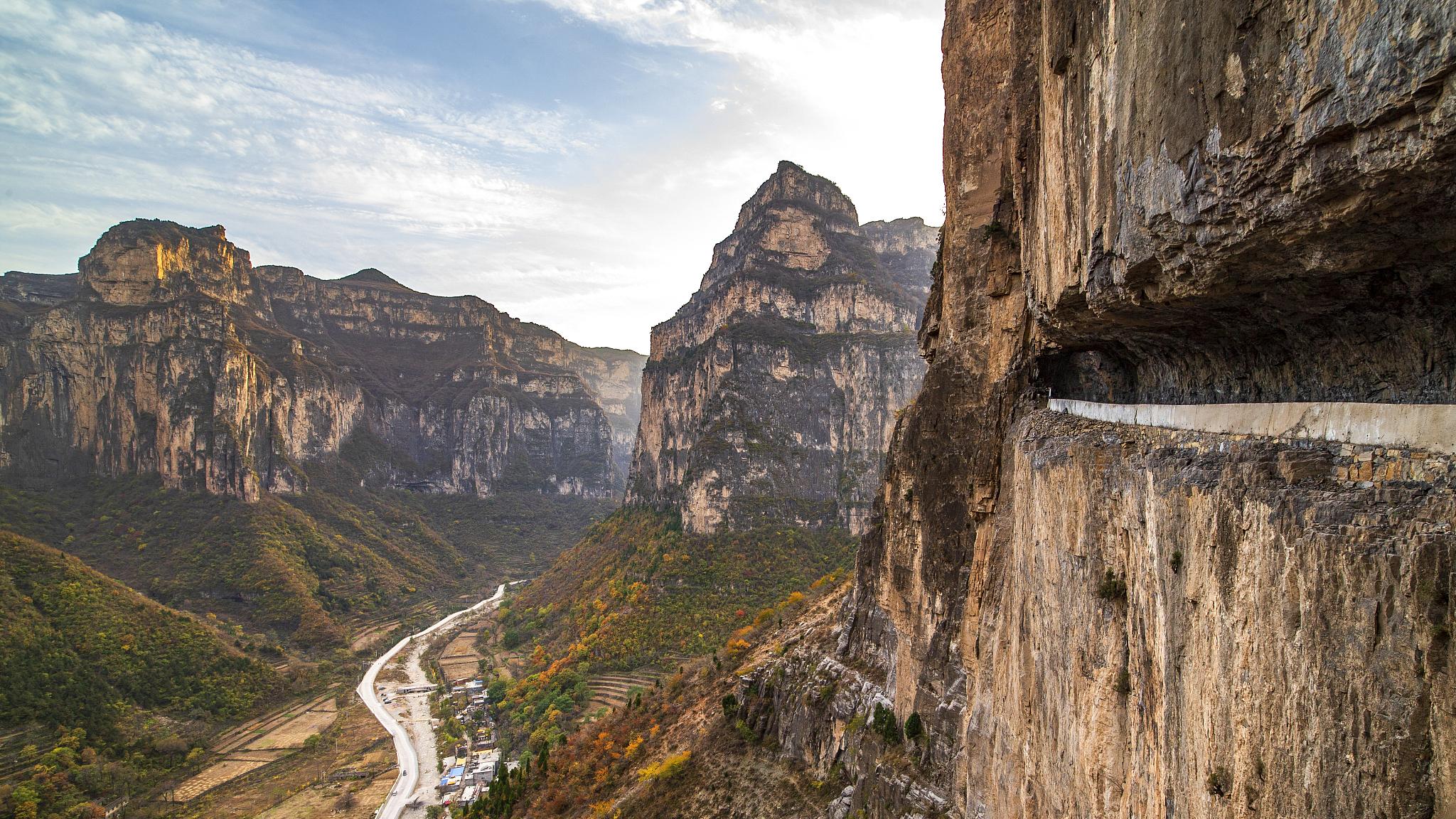 河北老人自驾太行天路，驴友出价20万买攻略被拒，当场甩出珍藏地图