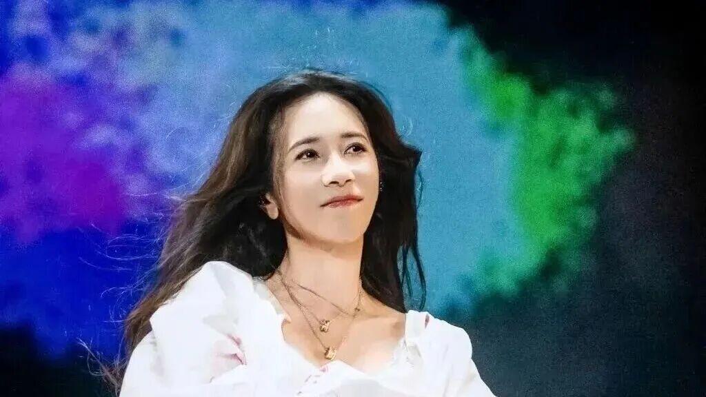 谁说莫文蔚不漂亮？看看她55岁线下真人照，就知道她有多美了