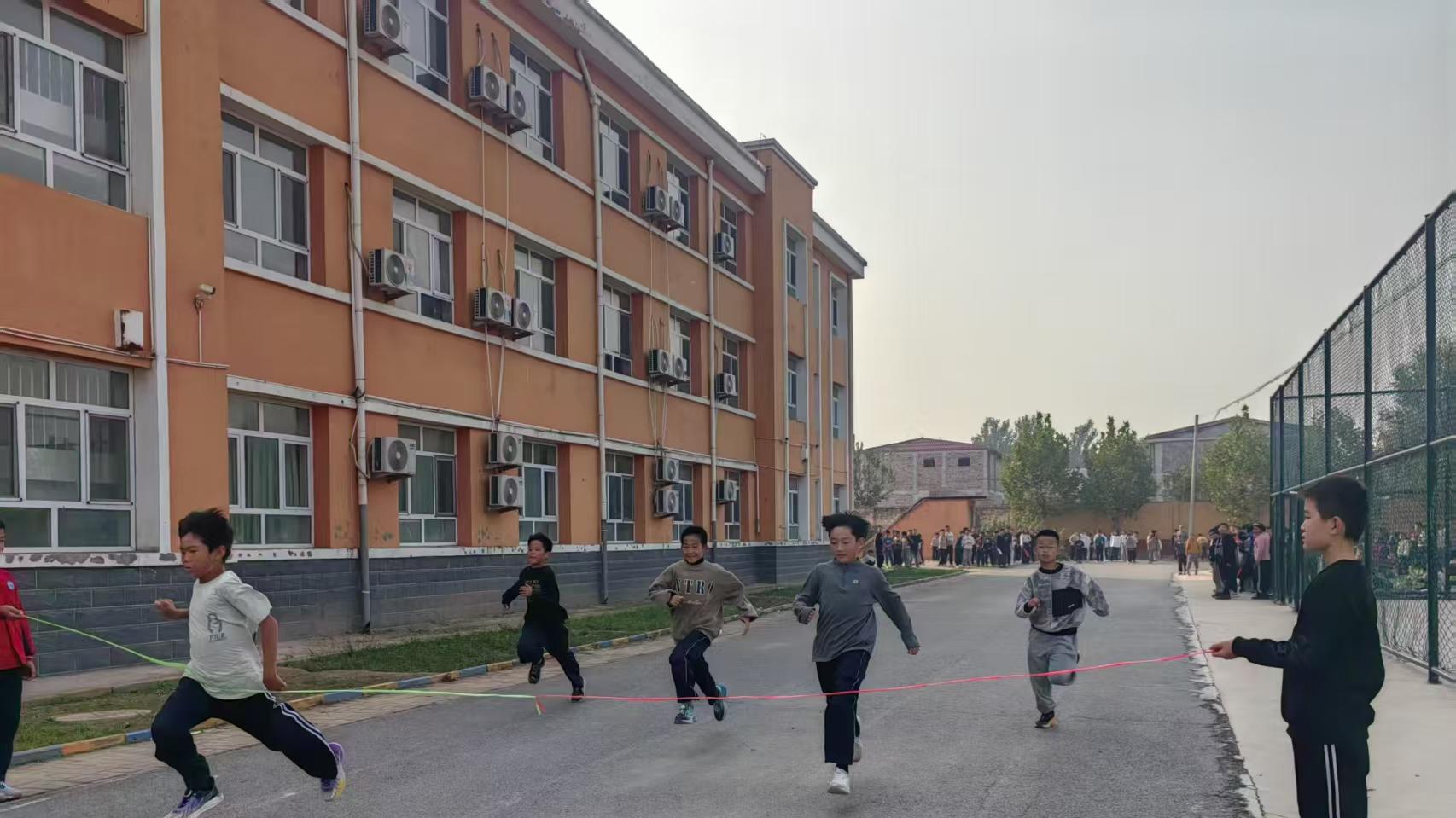 活力赛场展风采 运动少年竞飞扬   ——冯马第二小学秋季运动会圆满举办