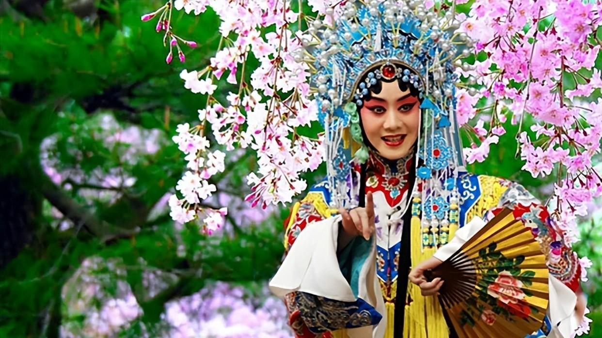 ​她未选择的“寻常路”，与于魁智的“不寻常”情谊，竟也绽放了光芒