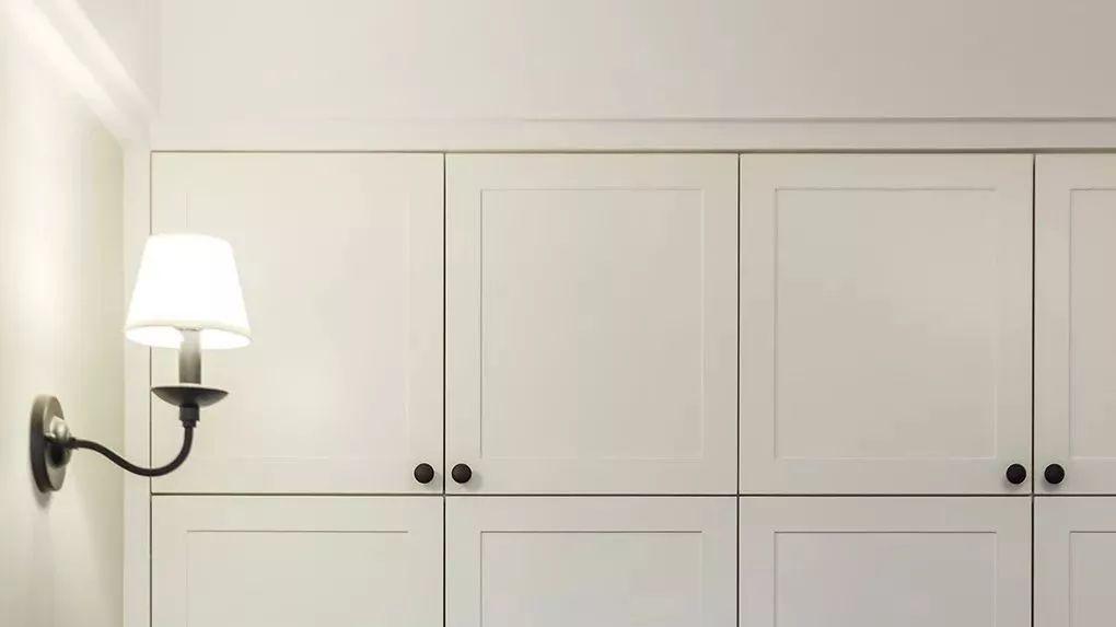 入墙式衣柜，既能节省空间，又能让卧室更美观~