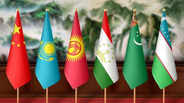 硬扛41天，高市早苗终于说出反思二字，中方要的道歉只字不提