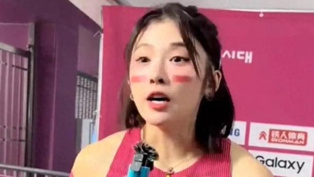 0.007秒之差！吴艳妮亚锦赛带伤摘铜，暴雨中拼出荣耀