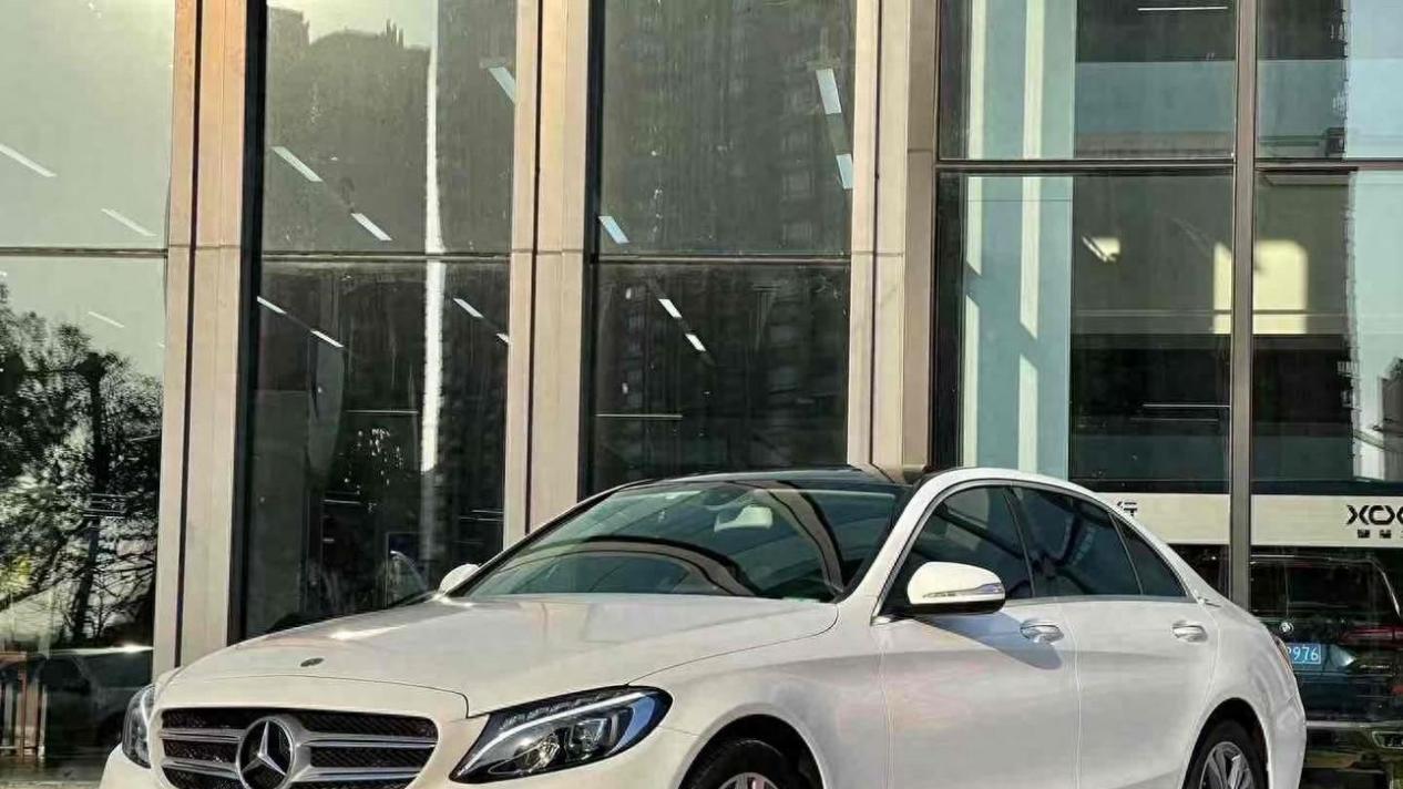 预算15万，想入手豪华品牌轿车？这款白色奔驰C200L值得一看！