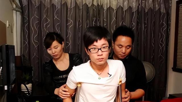 他2岁因病被抛弃，23岁成全国冠军，最后亲生父母前来相认