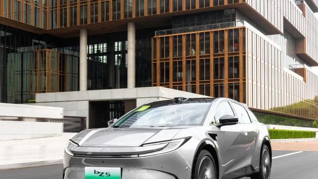 奥迪华为合作纯电SUV，丰田又造奇葩车，合资新能源上新了！