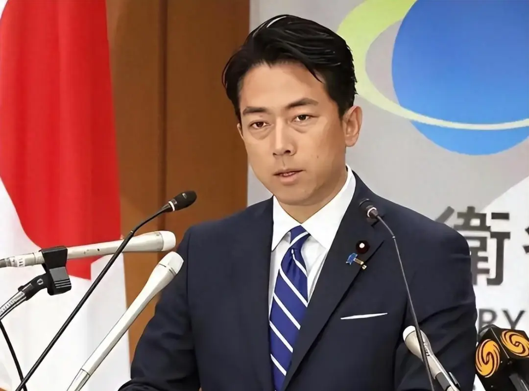 歼15根本不必锁定F15，照一下只是告诉日本飞行员，你已被击落！