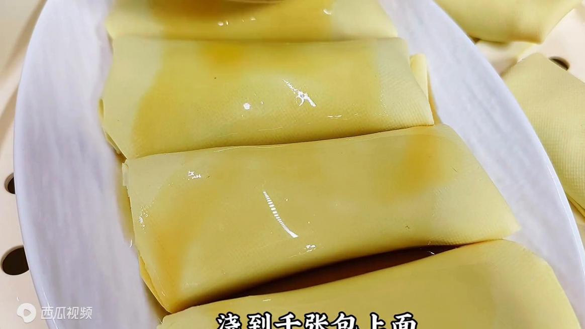 千张包入肉馅蒸一蒸，好看又好吃