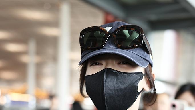 吴谨言的公益之行：温暖孤寡老人心