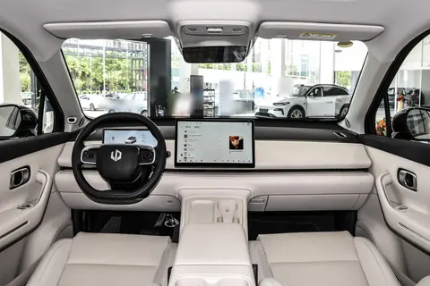 零跑C16 2026款增程式200尊享版6座：15万多的六座家用SUV新选择