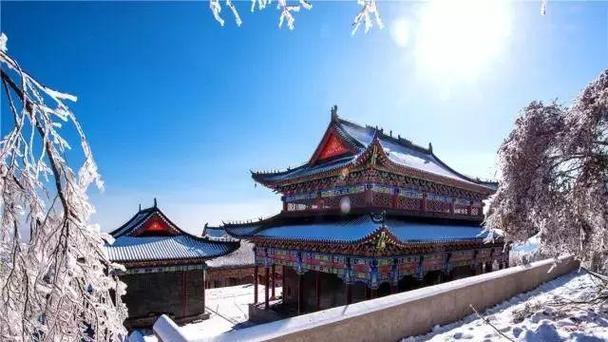 自驾穿梭冬季黛眉山：雪影中的梦幻之旅