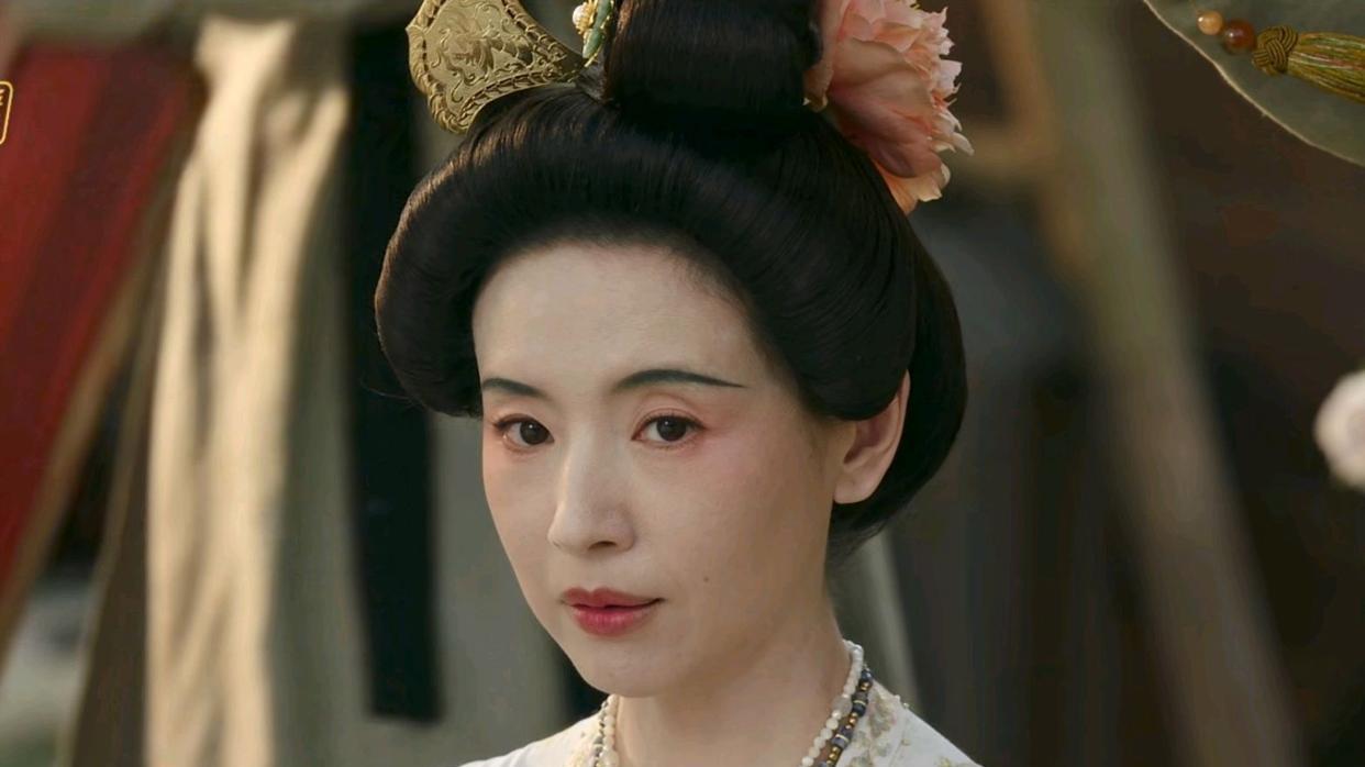 《国色芳华》蒋长扬根本不知道，何惟芳新婚夜拒绝与他结发的真相