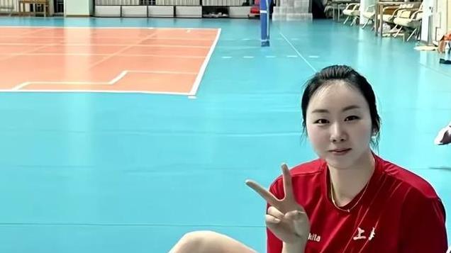 天津女排蛇年开门红！上海女排新人表现更亮眼，终于有靠谱二传了