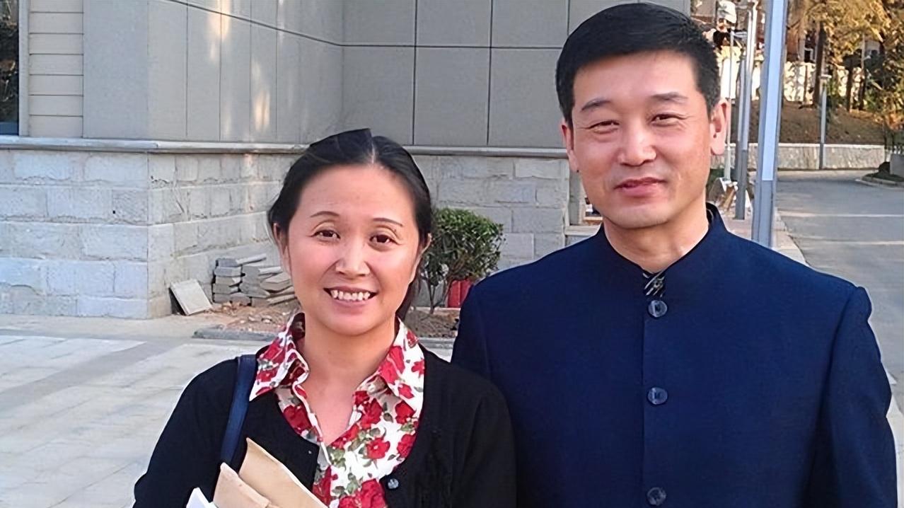 从讲台到舞台再回归家庭，黄菡诠释了何为“清醒人生”